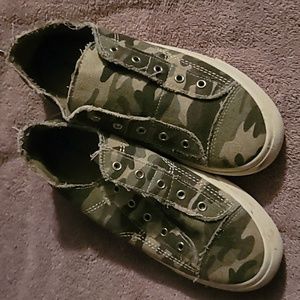 Women's Jamee tennis shoes size 8